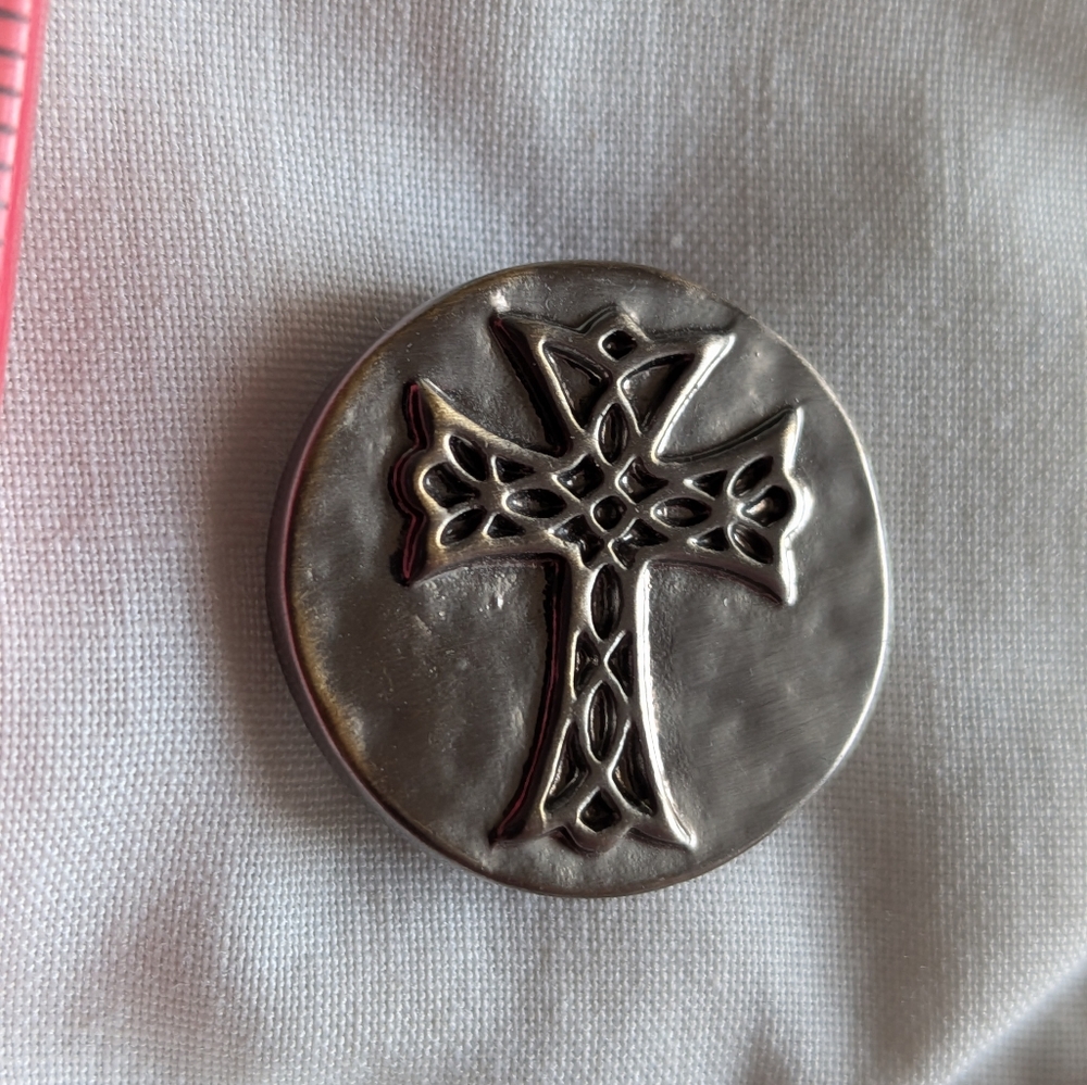 Ginger Snap Silver Toned Cross Hammered Finish 20mm Snap/Button EUC